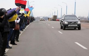 Жители Днепропетровска образовали “Цепь Единения” (+Видео)