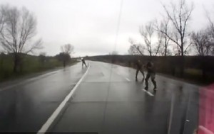 В интернете опубликовали видео обстрела сепаратистами автомобиля в Донецке (+Видео)