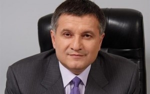 Аваков улетел в Лондон возвращать выведенные из Украины активы