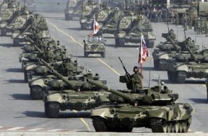 Россия сгоняет “на парад” в Крым военную технику нового поколения