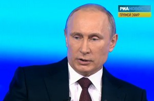 Путин признал, что российские военные были в Крыму и “помогали” проводить референдум