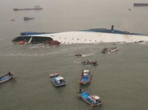 Число погибших затонувшего южнокорейского парома увеличилось до 54