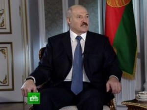 Лукашенко посоветовал Западу повесить “списки” санкций против России в туалет