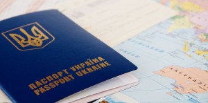 Украинцам начнут выдавать загранпаспорта с 16 лет