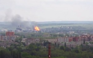 В сети появилось видео очевидцев сегодняшнего боя в Славянске (+Видео)