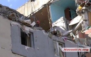Николаевские спасатели продолжают извлекать тела из-под завалов дома (+Видео)