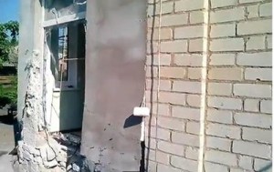 В Славянске снаряд попал в жилой дом – соцсети (+Видео)