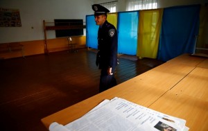 100 тысяч человек охраняют выборы в Украине