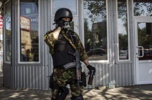 Боевики в Донецке захватили последний из работавших избиркомов