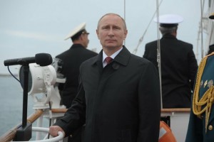 США и НАТО осудили визит Путина в Крым