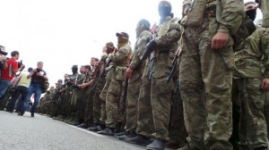 Вооруженные боевики устроили “парад” на центральной площади Донецка