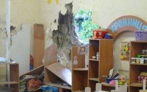 В Славянске в здание детсада попал снаряд