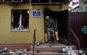 Захваченная террористами погранчасть в Луганске (+Видео)
