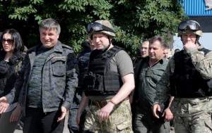 Турчинов пообщался с солдатами на блокпосту под Славянском (+Видео)