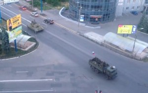 Через Макеевку проехали танки и военные грузовики под флагом России (+Видео)