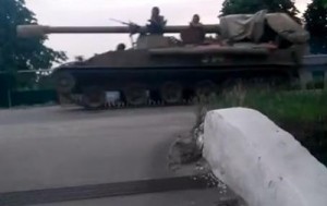 Украинские военные стягивают тяжелую бронетехнику в Луганской области (+Видео)
