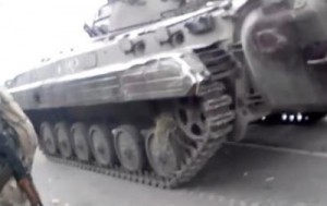 В Луганске “ополченцы” захватили БМД (+Видео)