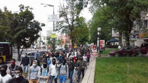 Активисты Майдана блокируют участников крестного хода за мир (+Видео)