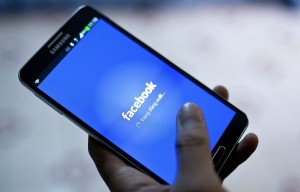 Facebook тестирует теги для профилей пользователей