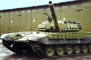 Два российских танка перебросили в Донецк