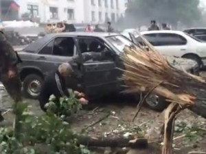 Обнародовано видео последствий авиаудара в Луганске (+Видео)