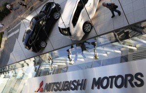Mitsubishi отзывает более 700 тысяч автомобилей из-за проблемы с фарами