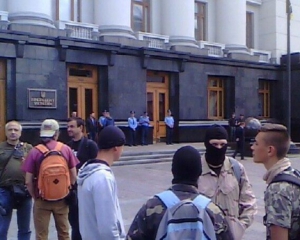 Активисты требуют возобновить АТО на Донбассе