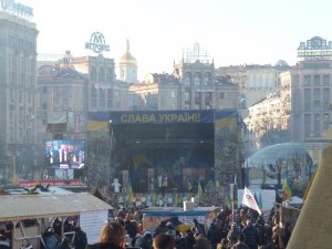 В Киеве разбирают сцену Майдана