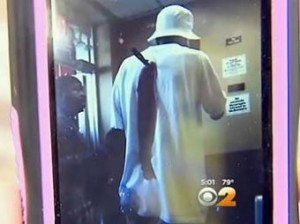 В Нью-Йорке в McDonald`s пришел мужчина с кухонным ножом в спине (+Видео)