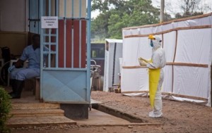 США доставили в Либерию партию экспериментальной вакцины от лихорадки Эбола