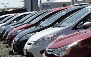 Продажи новых автомобилей в Украине упали на 61%