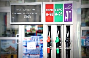 Антимонопольный комитет заставит АЗС снизить цены на бензин