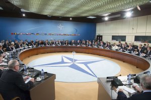 Несколько стран Запада призвали расторгнуть акт НАТО