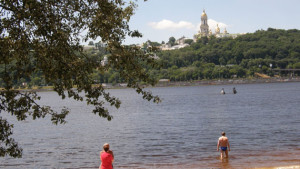 В Киеве закрыли 13 главных городских пляжей