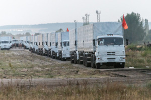 Гуманитарный конвой достиг границы России и Украины