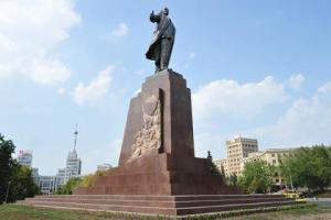 В Харькове повторно снесли памятник Ленину