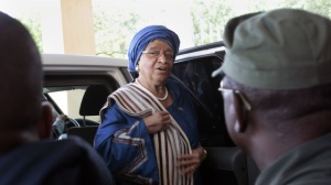 Президент Либерии просит у мирового сообщества реальной помощи в борьбе с Эболой