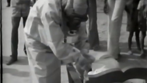 В Сети появились кадры первого обследования больных вирусом Эбола в 1976 году