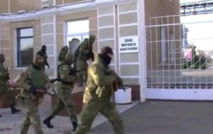 В сети появилось видео вооруженного вторжения на Одесский НПЗ (+Видео)