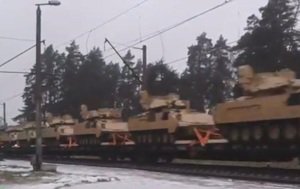 По Латвии проехал состав с американскими танками (+Видео)