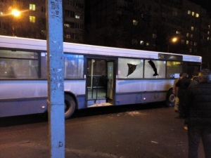 Во Львове неизвестные обстреляли автобус (+Видео)