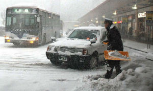 В Японии из-за сильных снегопадов обесточены тысячи домов