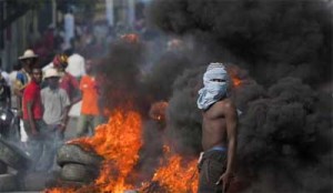 На Гаити участники массовых демонстраций просят помощи у Путина