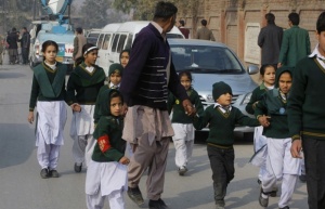 Более 100 человек погибло в результате теракта в пакистанской школе (+Видео)