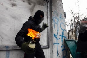 Неизвестные забросали коктейлями Молотова частный офис в Одессе