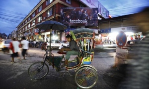 В столице Непала начал работу общественный транспорт для женщин