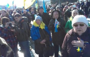 На марше в Харькове произошел взрыв, есть погибшие (+Видео)