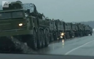 Журналисты засняли колонну военной техники РФ недалеко от Украины (+Видео)