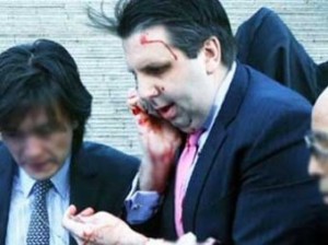 В Корее на посла США напал человек с бритвой (+Видео)