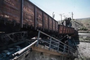 Неизвестные взорвали ж/д мост с угольным эшелоном в Луганской области